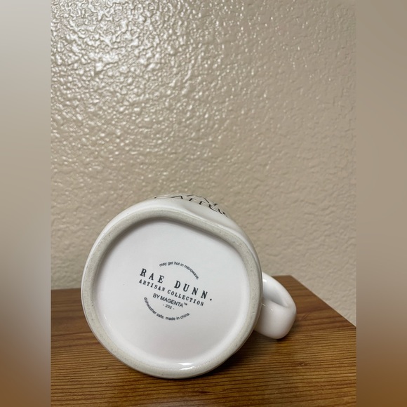 Rae Dunn By Magenta “ I NEED MY CAFFEINE” Ceramic Large Cup Mug Coffee Tea 20Oz - Picture 4 of 4